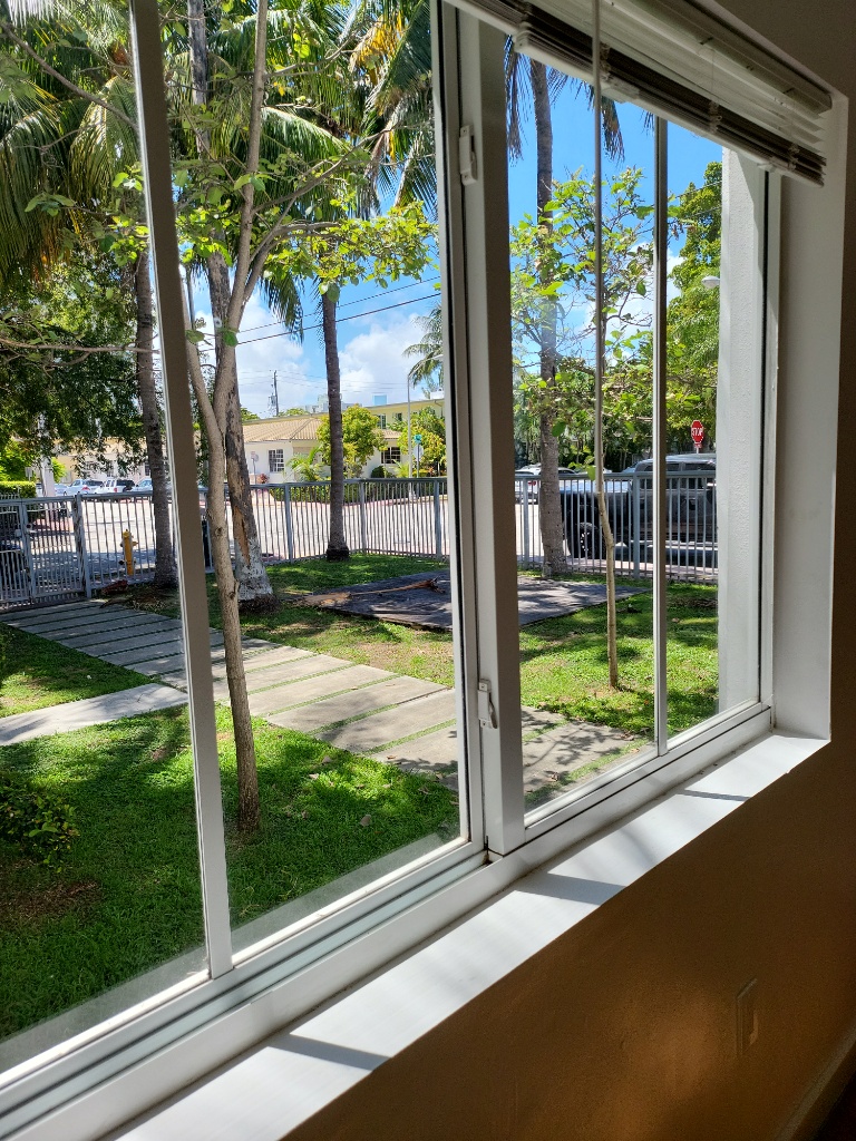 557 Michigan Ave #211