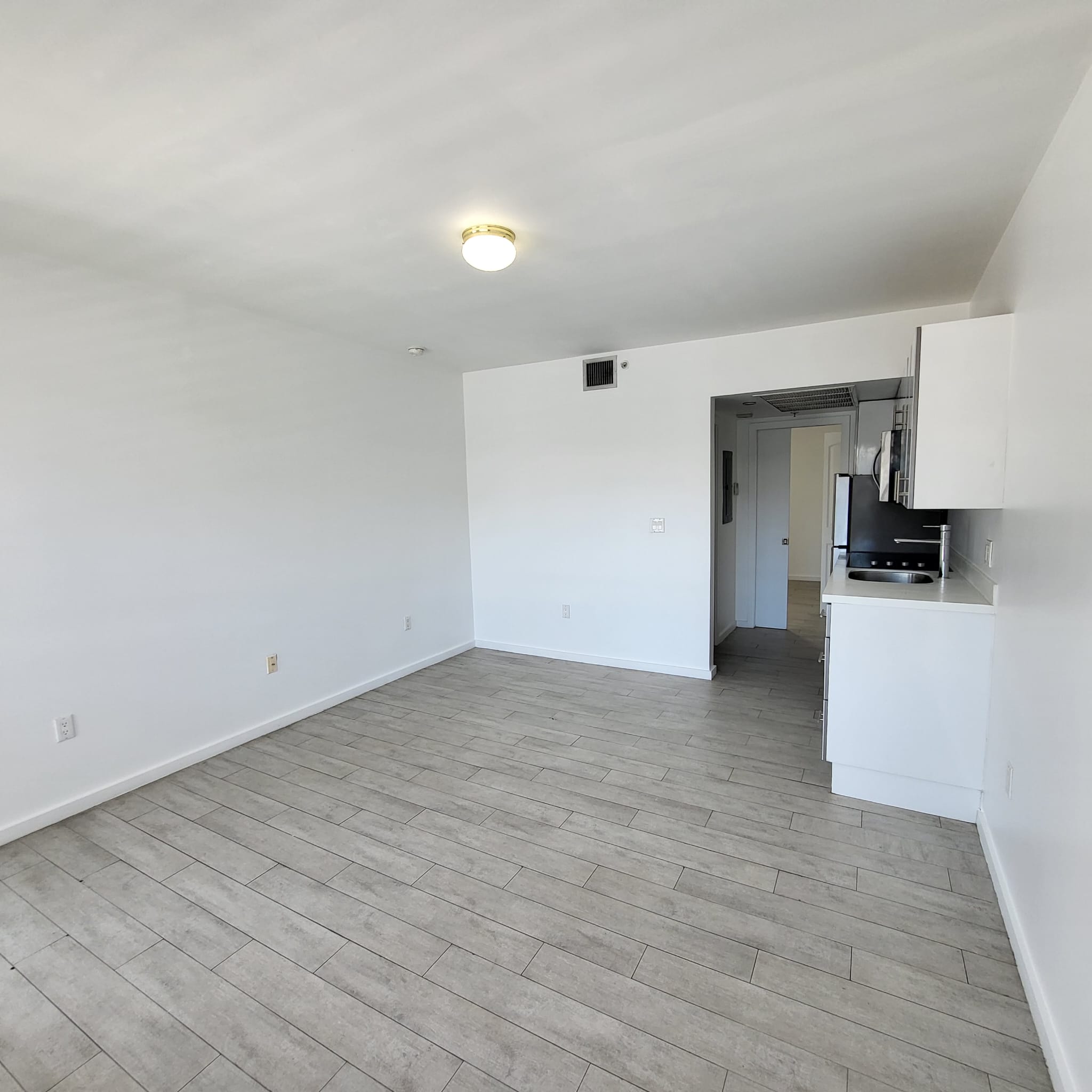 1601 Meridian Ave. #209